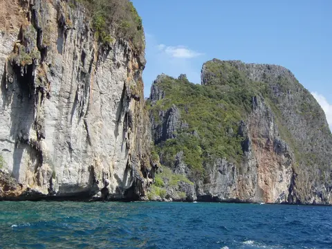 cliffs, steep, high, mountains, rocks, rocky, water, blue, sea, oceans, tropical, islands, coconut island, green, plants, trees, flora, landscapes, nature, seascapes, scenic, scenery, blue sky
